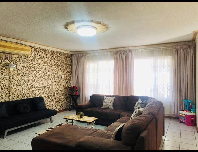 2 BEDROOM TOWNHOUSE FOR SALE IN UVONGO